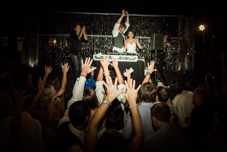 how to dj a wedding