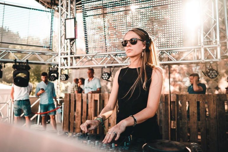 Nora En Pure