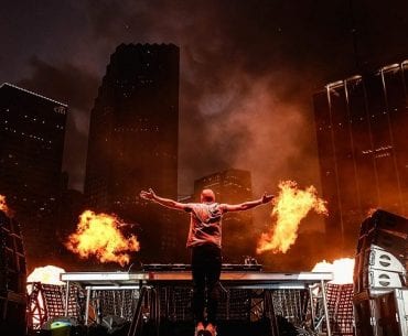 Armin van Buuren Ultra Virtual DJ Set