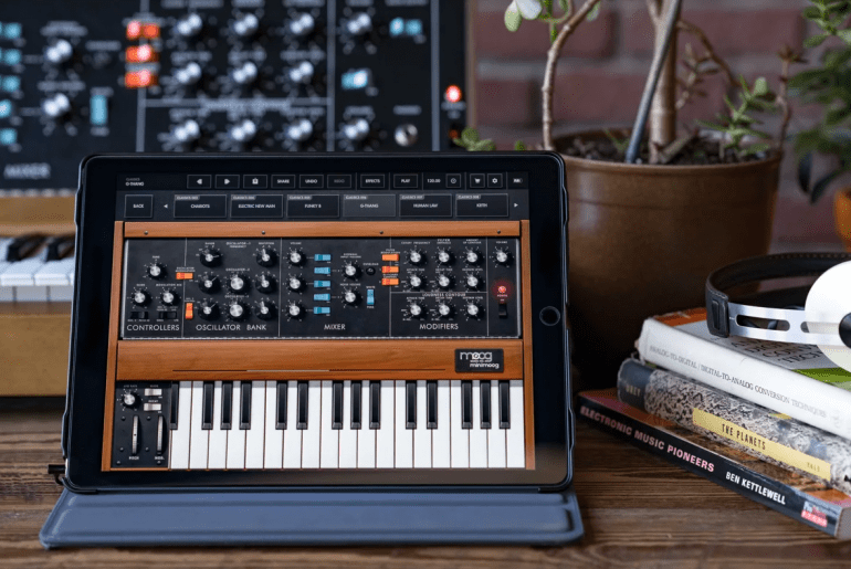 moog music minimoog