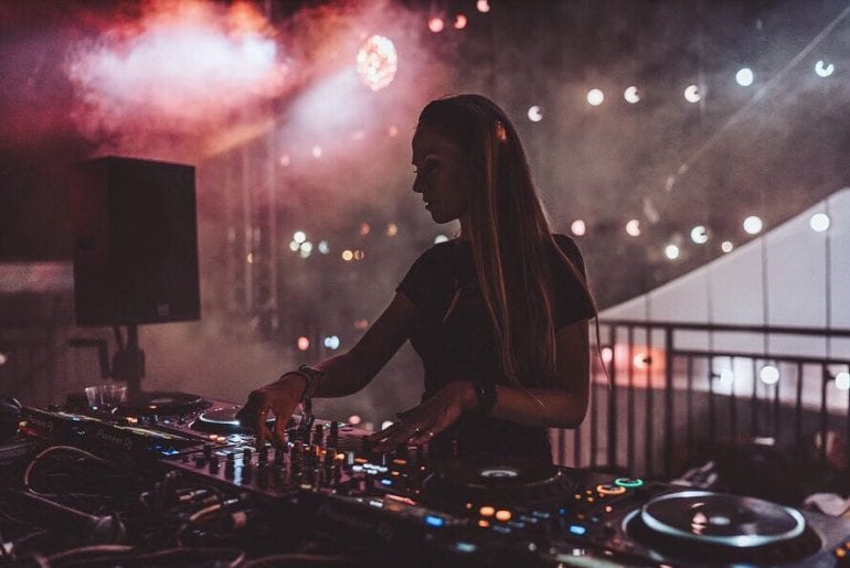 nora en pure enchantment