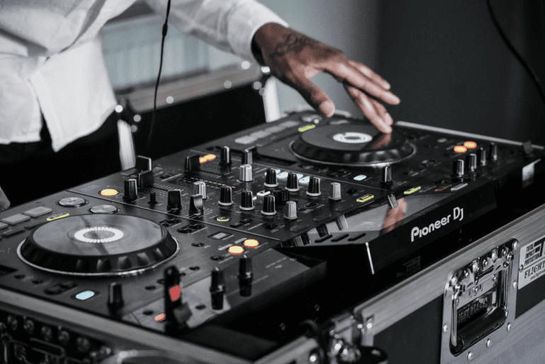 mobile dj bookings